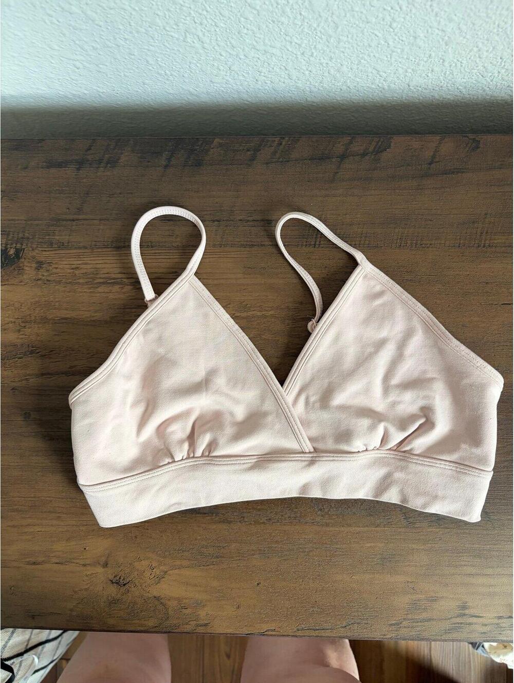 Yogalicious pink seamless sports bra size L. No spot for removable pads